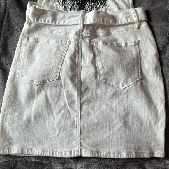 White skirt - Picture 3 of 4